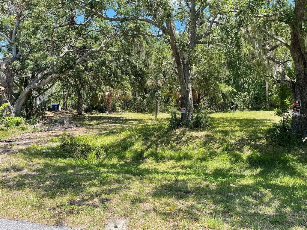 107 9TH STREET NE RUSKIN, FL 33570