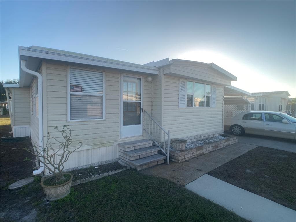 1710 7TH STREET SW UNIT 27 RUSKIN, FL 33570