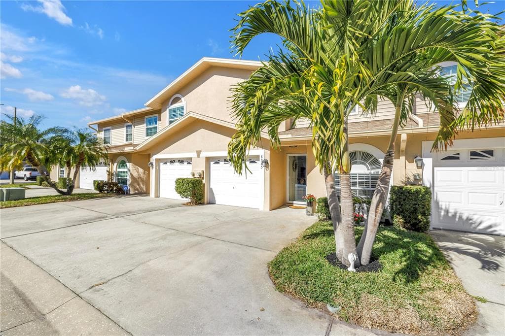 8985 ANTIGUA DRIVE SEMINOLE, FL 33777