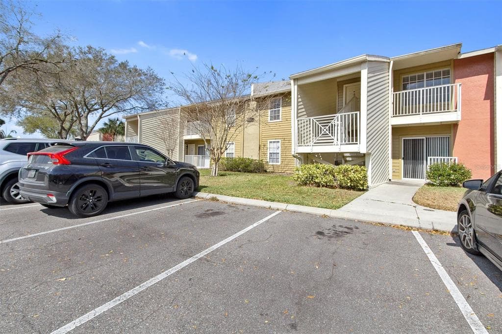 302 LAKE PARSONS GREEN UNIT 203 BRANDON, FL 33511