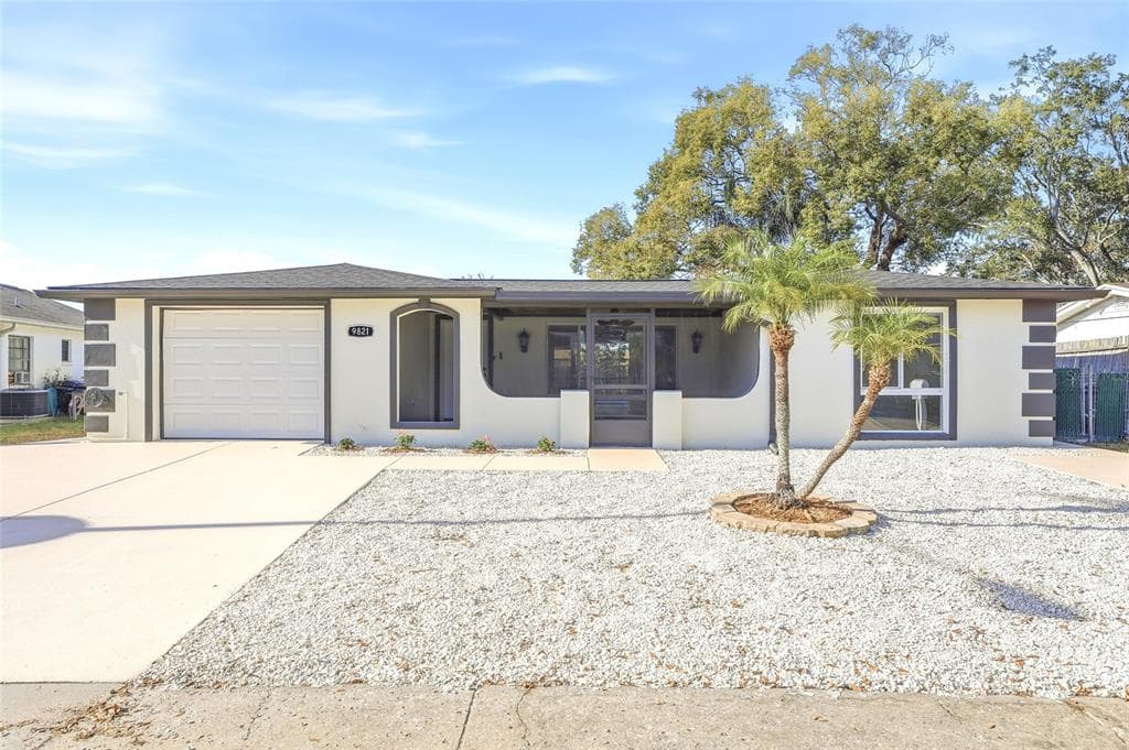9821 LAKESIDE LANE PORT RICHEY, FL 34668