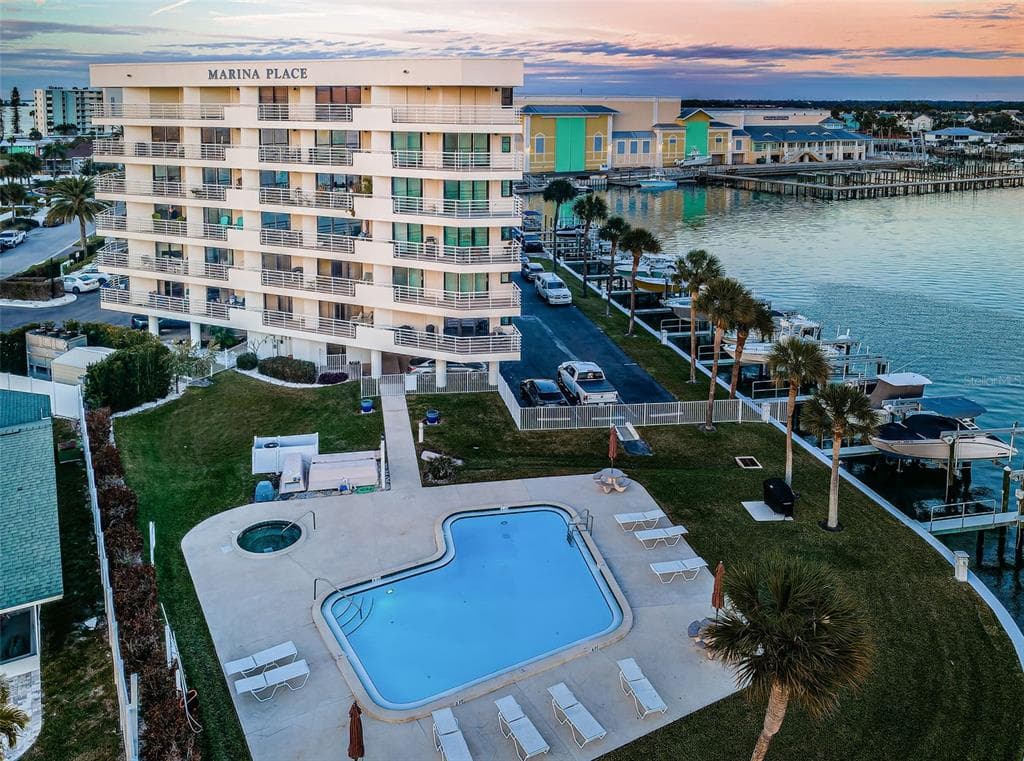 2539 GARY CIRCLE UNIT 704 DUNEDIN, FL 34698
