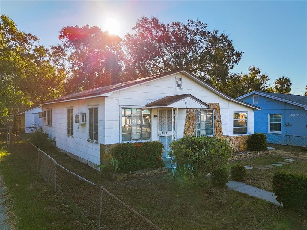 1318 PRESTON STREET S ST PETERSBURG, FL 33712