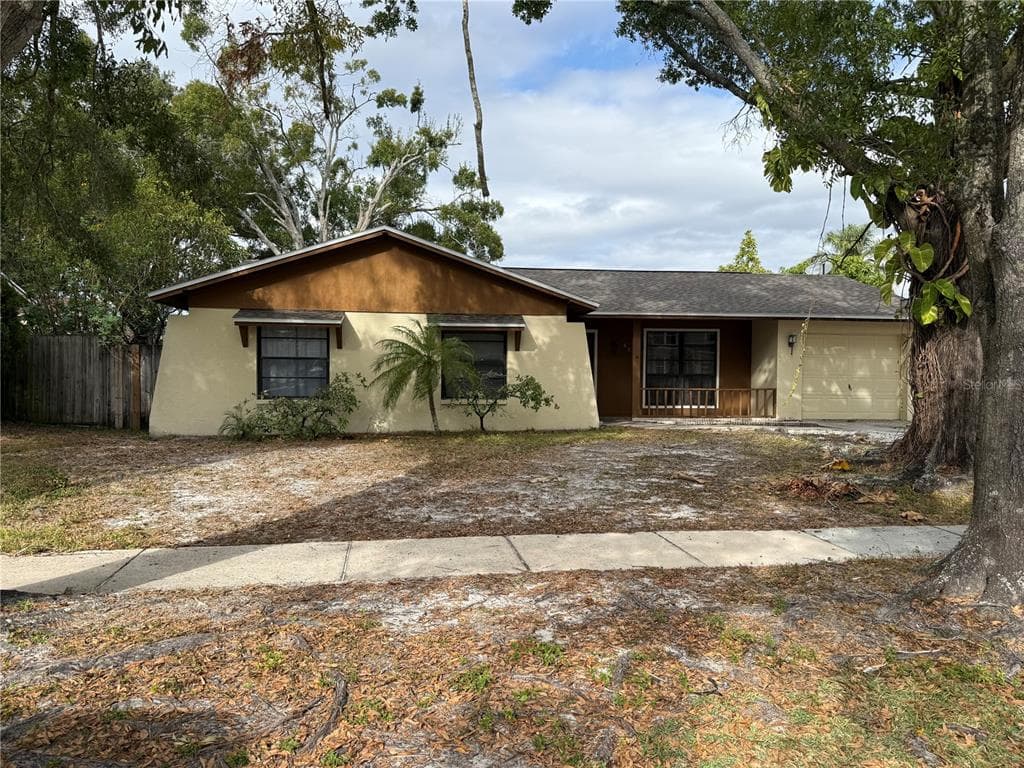 8221 MALVERN CIRCLE TAMPA, FL 33634