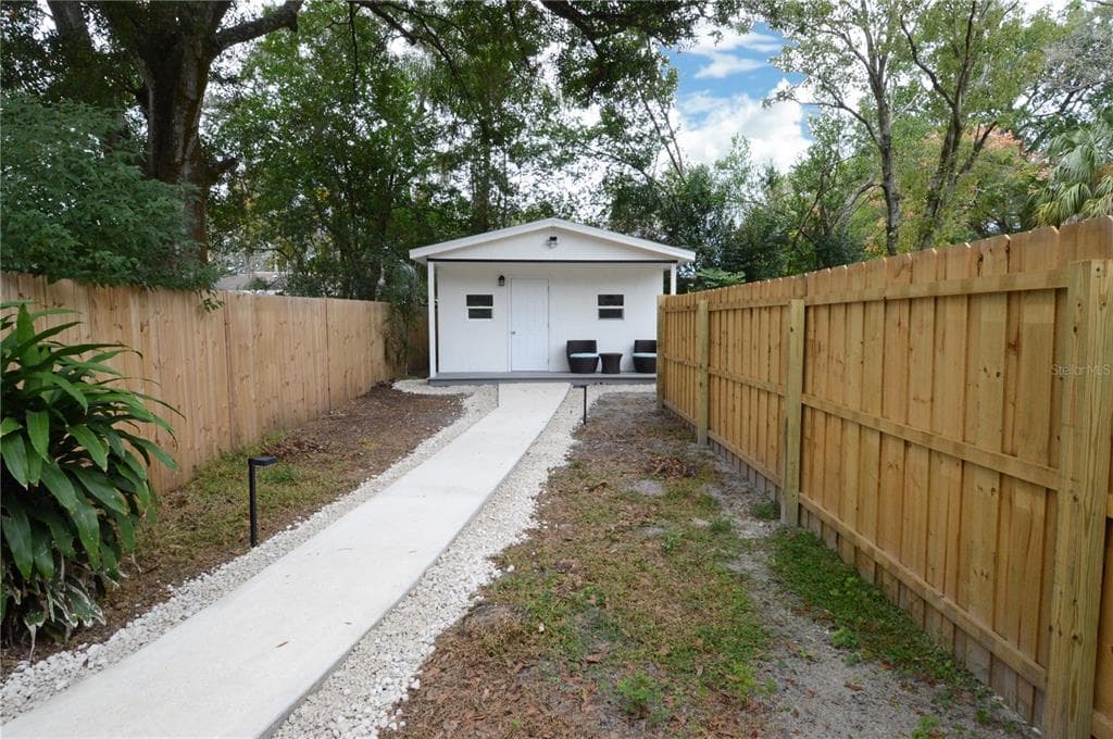 10934 N BOULEVARD TAMPA, FL 33612