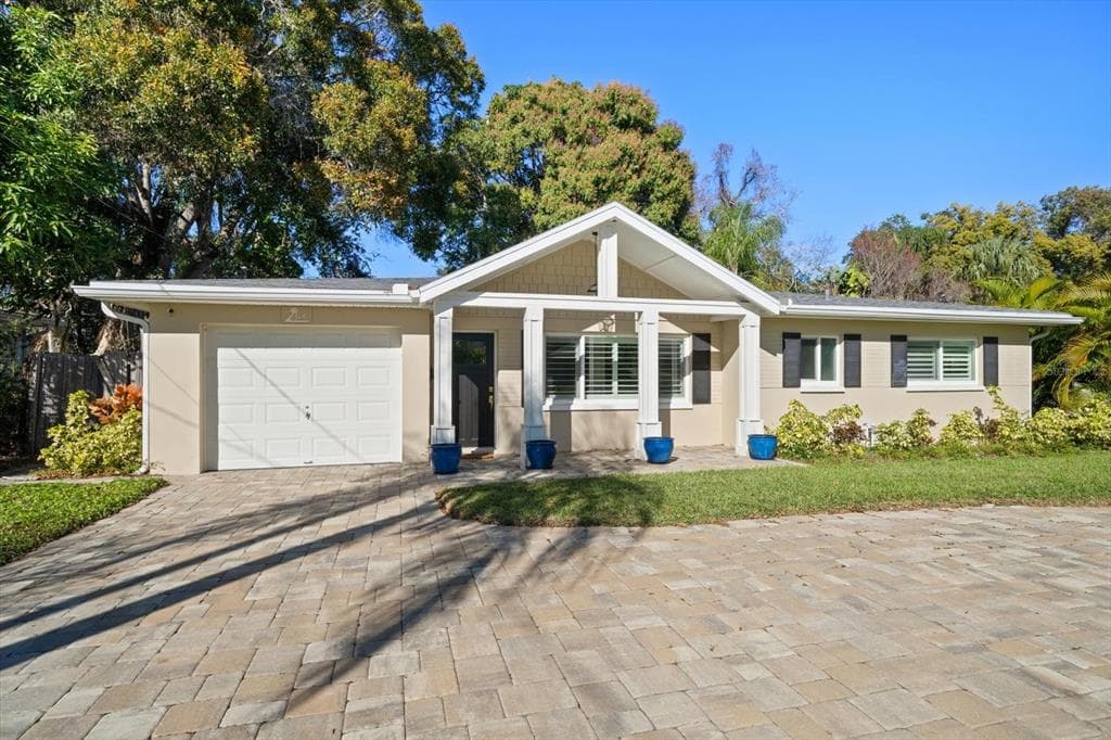 316 BARBARA CIRCLE BELLEAIR, FL 33756