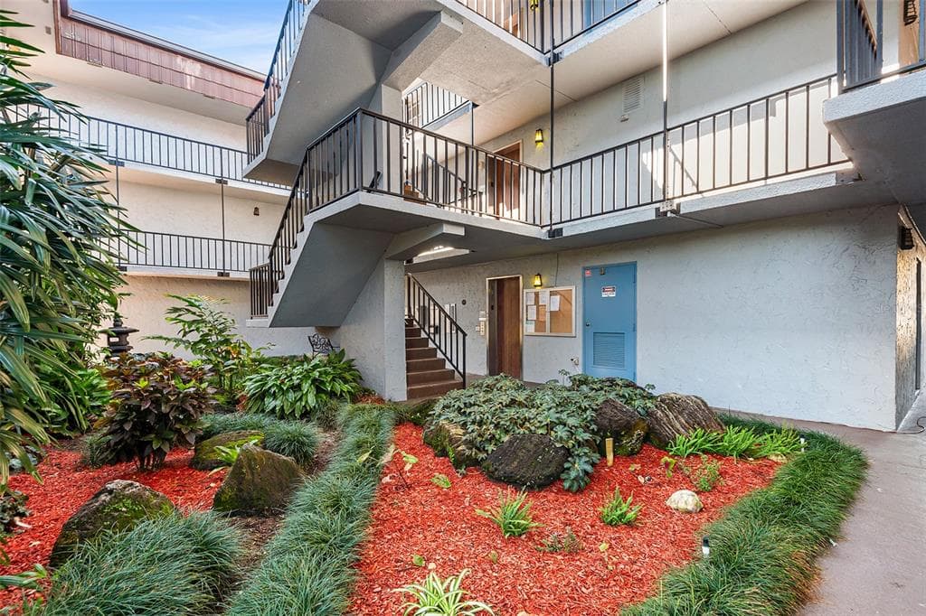 333 LAKE HOWARD DRIVE NW UNIT 211A WINTER HAVEN, FL 33880