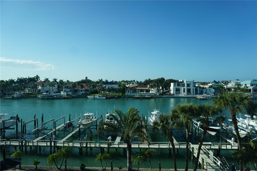 534 PINELLAS BAYWAY S UNIT 204 TIERRA VERDE, FL 33715