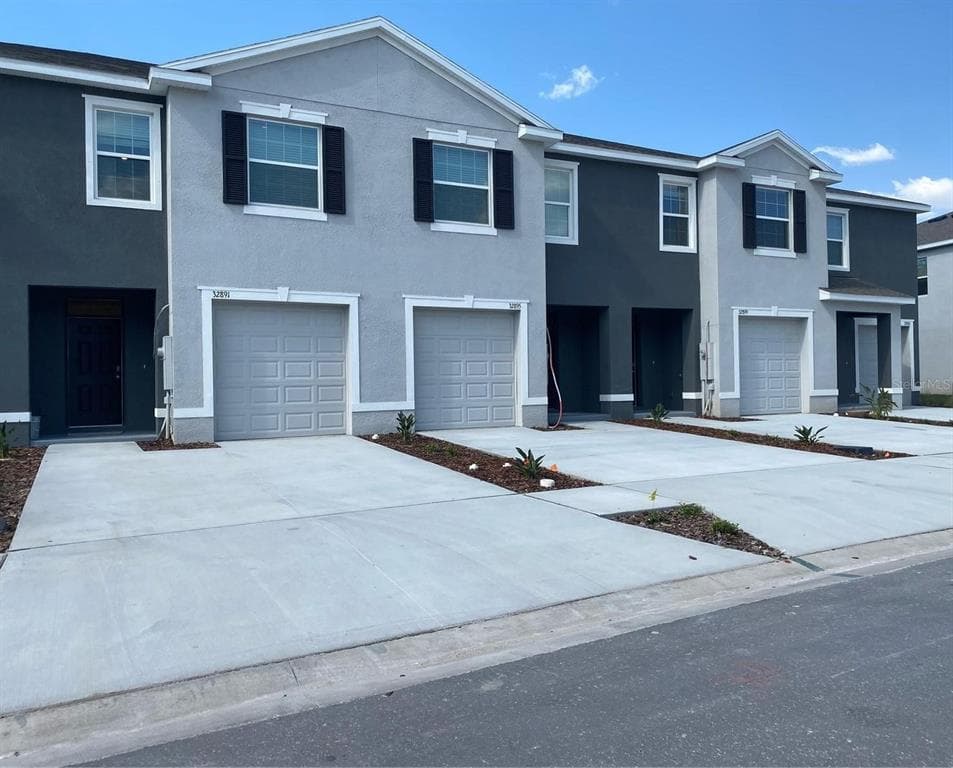 32891 PEZ LANDING LANE WESLEY CHAPEL, FL 33543