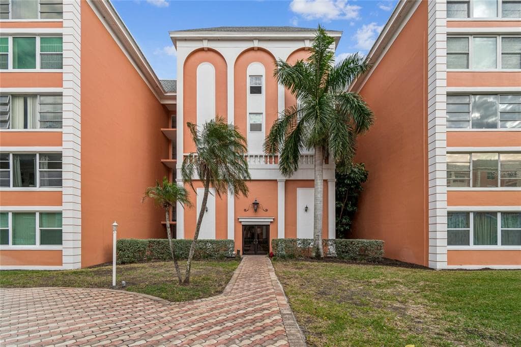 6800 20TH AVENUE N UNIT 107 ST PETERSBURG, FL 33710