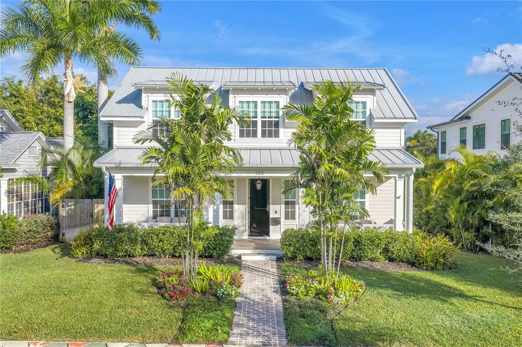 135 19TH AVENUE NE ST PETERSBURG, FL 33704