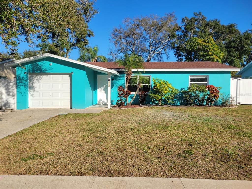2215 LAUREN DRIVE LARGO, FL 33774