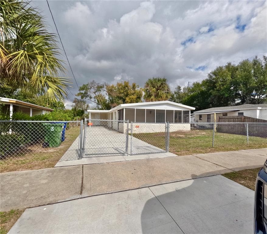 3618 E SHADOWLAWN AVENUE TAMPA, FL 33610