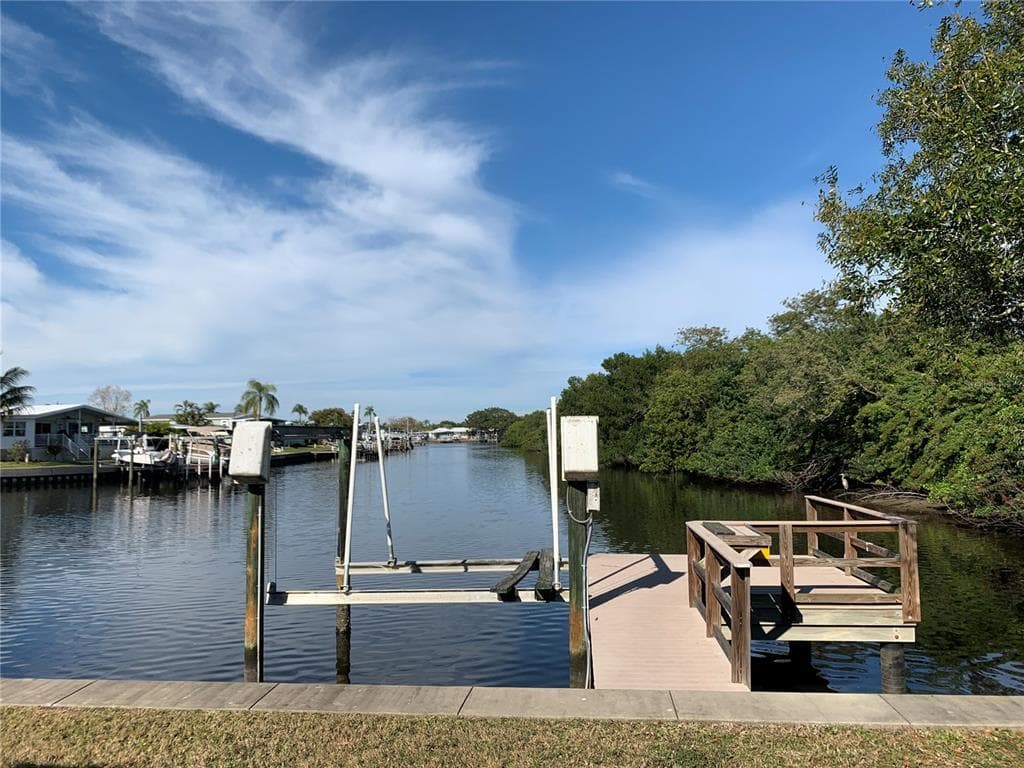 383 MOUNT RICHMOND AVENUE NE UNIT 339 ST PETERSBURG, FL 33702