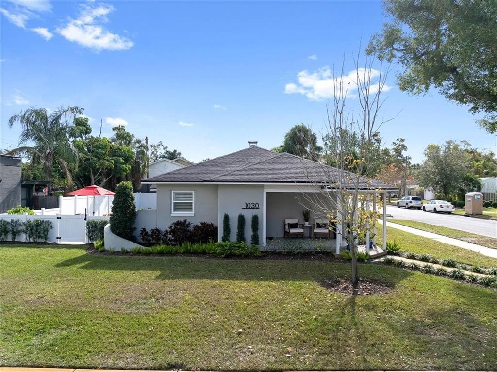1030 32ND AVENUE N ST PETERSBURG, FL 33704