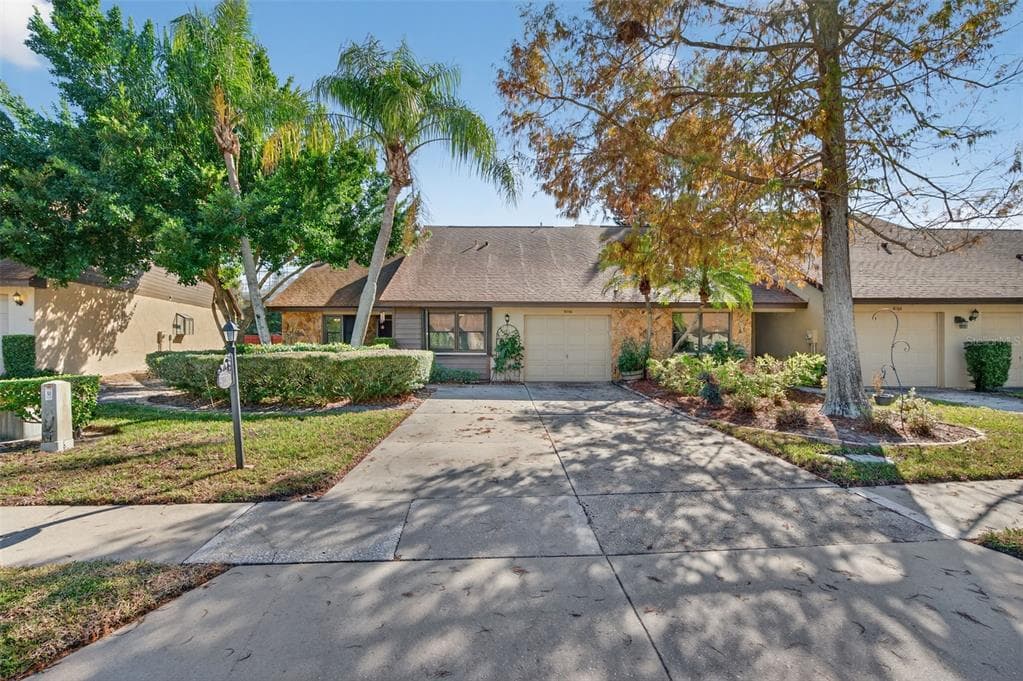 9750 LAKE SEMINOLE DRIVE E LARGO, FL 33773