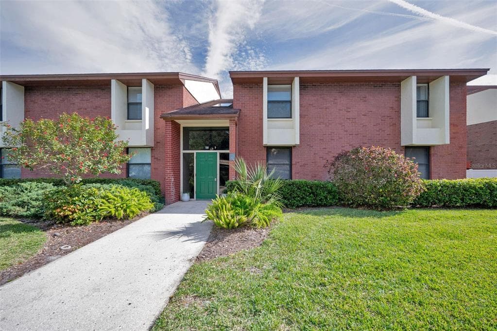 208 CARYL WAY OLDSMAR, FL 34677