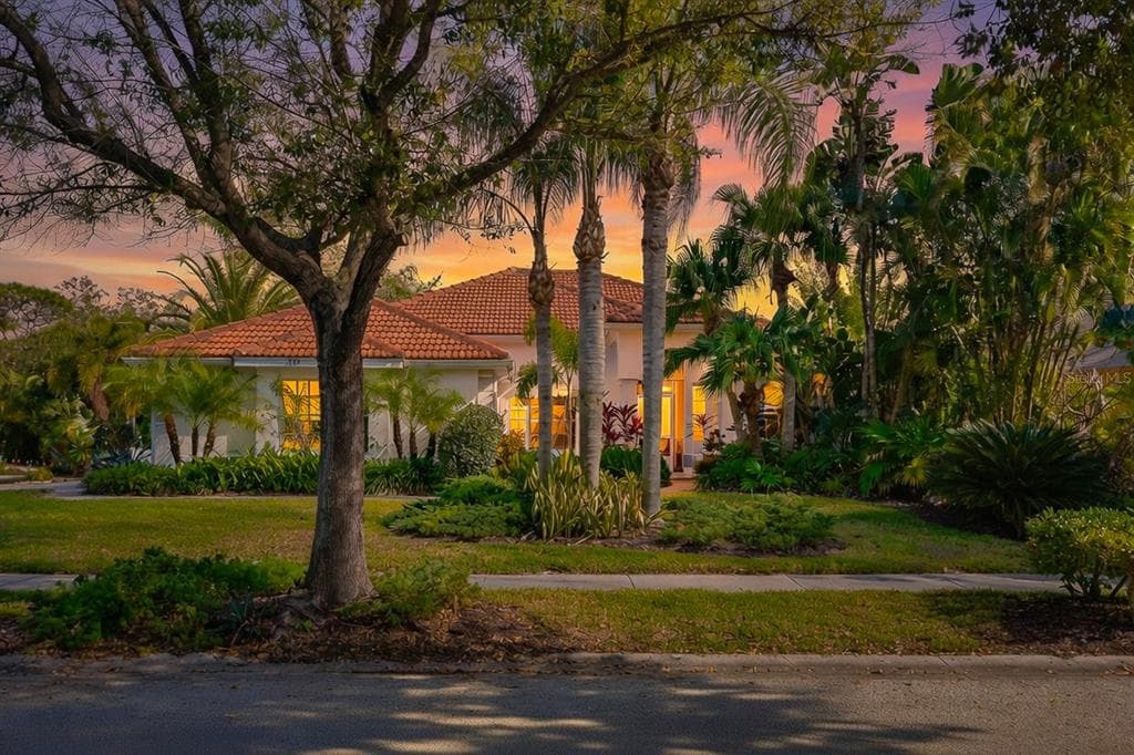441 VILLAGE DRIVE TARPON SPRINGS, FL 34689