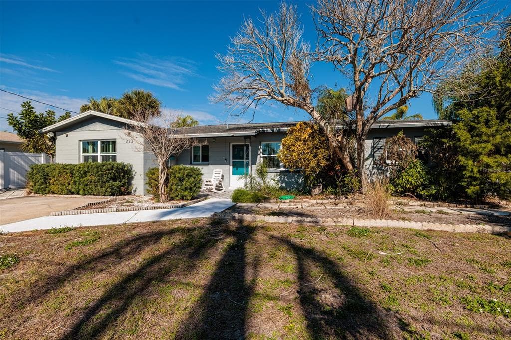 223 94TH AVENUE NE ST PETERSBURG, FL 33702