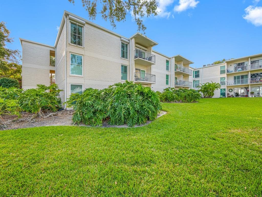 3325 BAYSHORE BOULEVARD UNIT B36 TAMPA, FL 33629