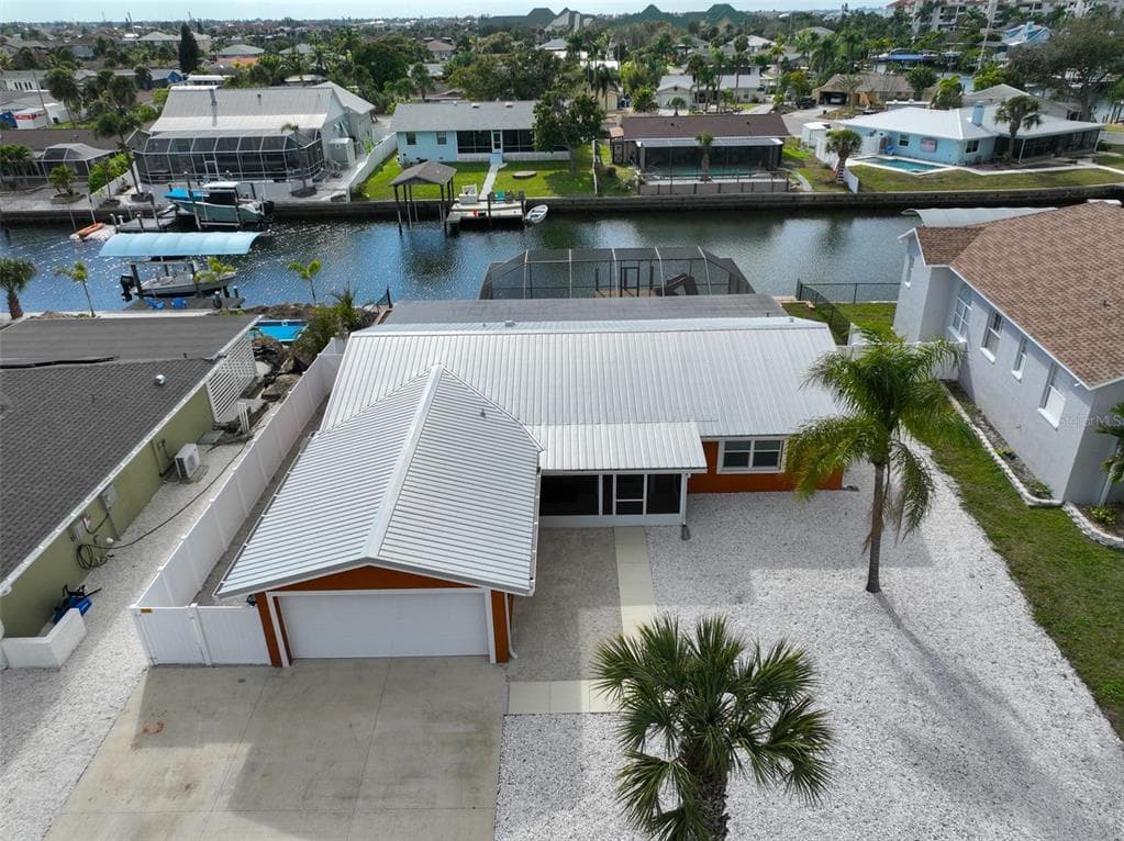 1018 SILVER PALM WAY APOLLO BEACH, FL 33572