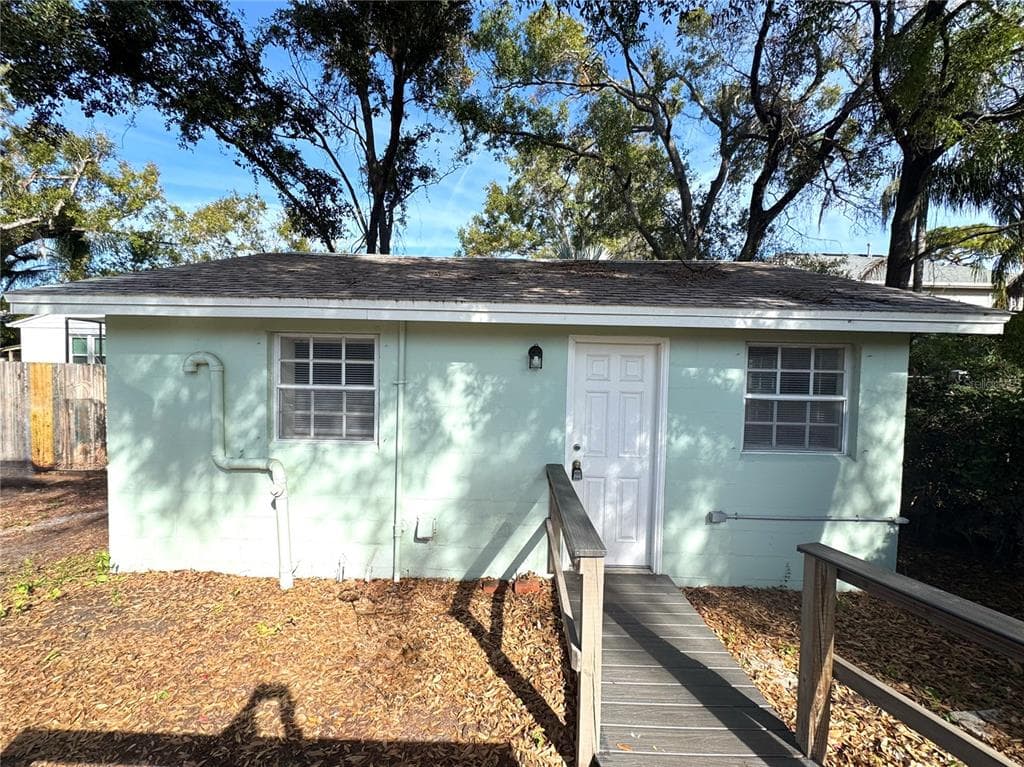 3817 W BAY TO BAY BOULEVARD UNIT B TAMPA, FL 33629