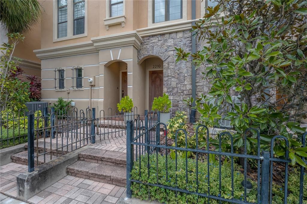 2210 SOHO BAY COURT