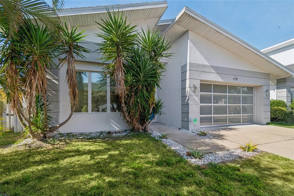 6719 S DAUPHIN AVENUE TAMPA, FL 33611