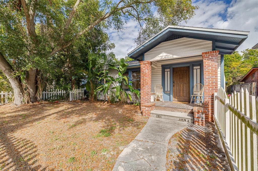 3525 IRIS STREET N ST PETERSBURG, FL 33704