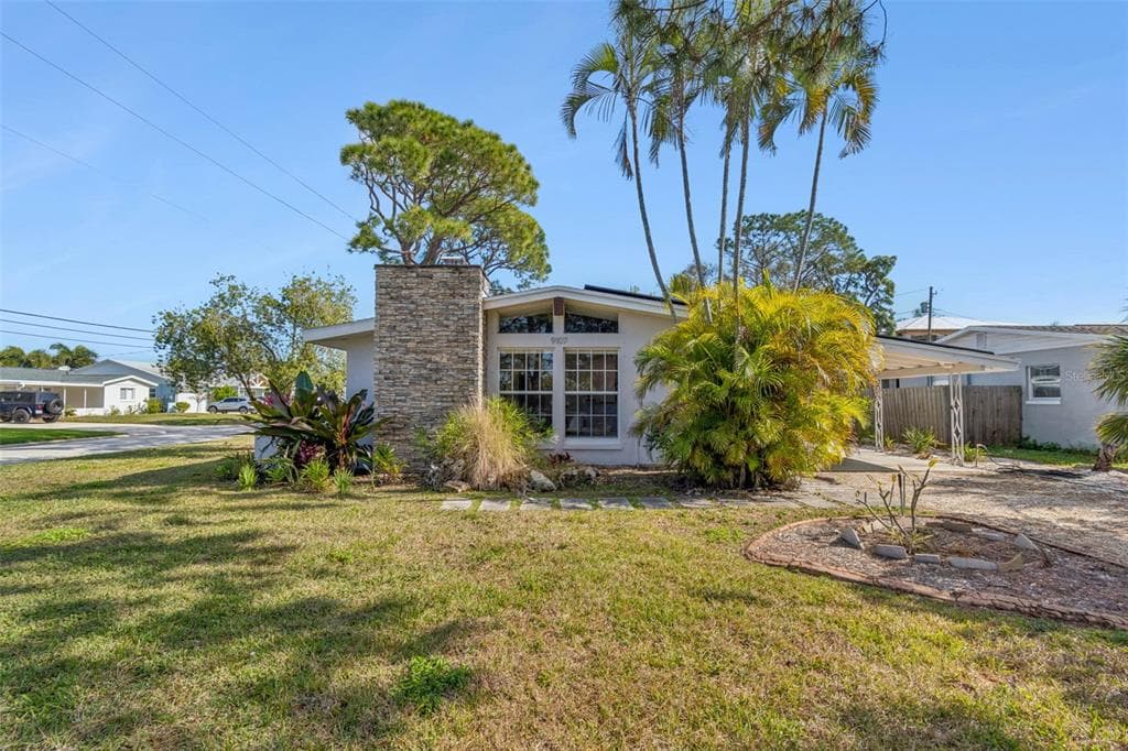 9107 BAY STREET NE ST PETERSBURG, FL 33702