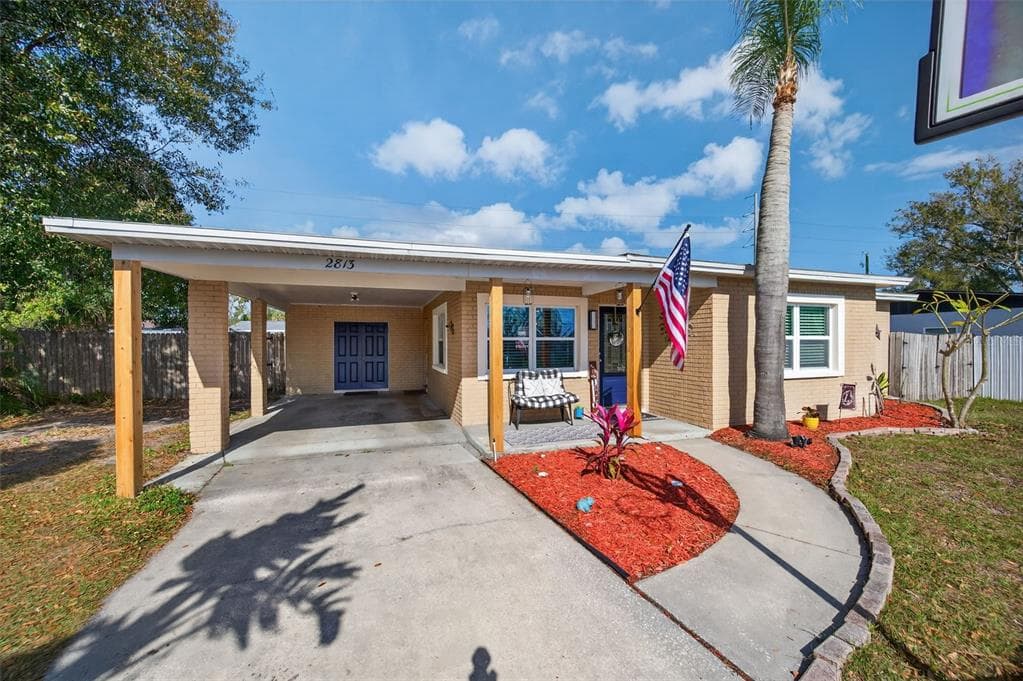 2813 AUBURN AVENUE W TAMPA, FL 33614