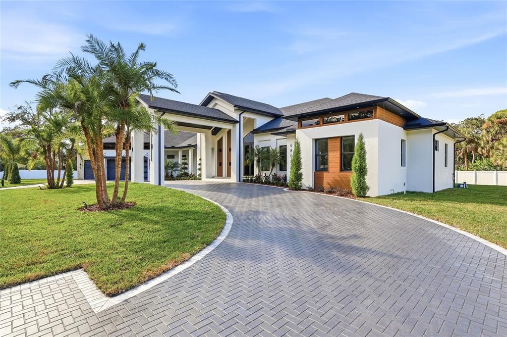 6802 E CREEK DRIVE TAMPA, FL 33615