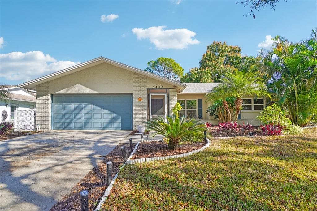2137 MALCOLM DRIVE
