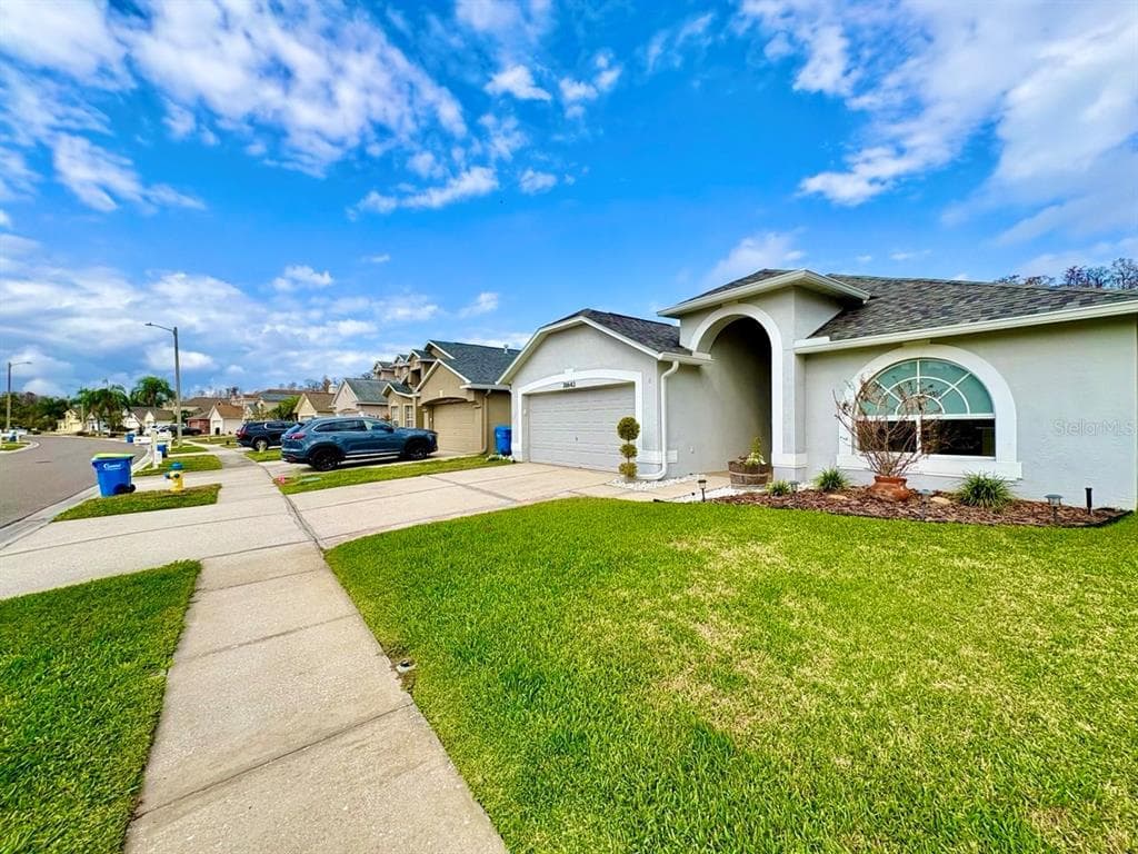 30643 TREMONT DRIVE WESLEY CHAPEL, FL 33543
