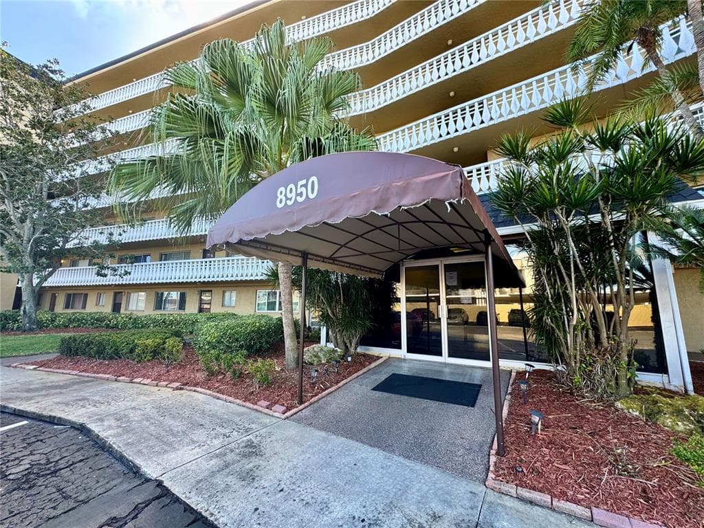 8950 PARK BOULEVARD UNIT 707 SEMINOLE, FL 33777