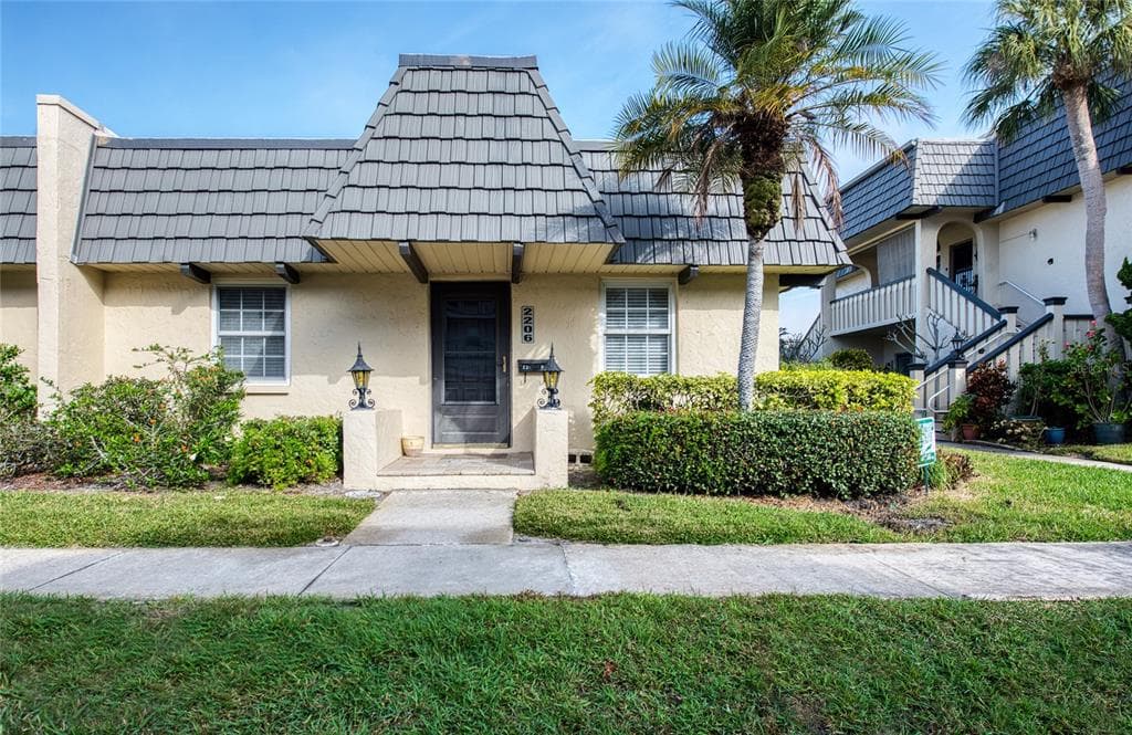 2206 CORDOVA GREEN SEMINOLE, FL 33777