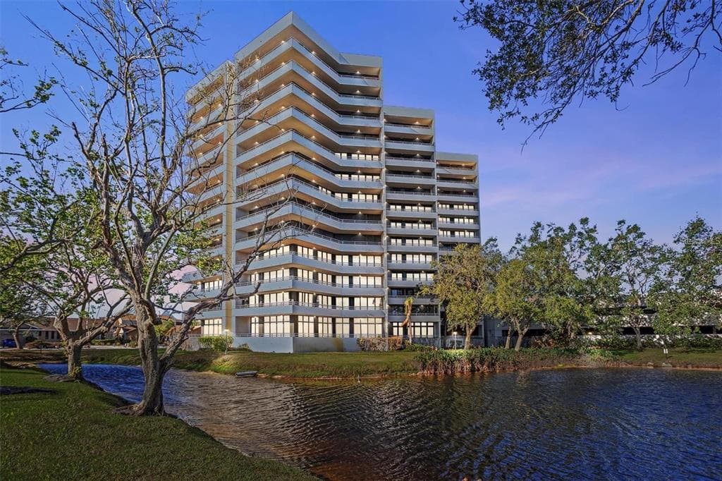 5950 PELICAN BAY PLAZA S UNIT 406 GULFPORT, FL 33707