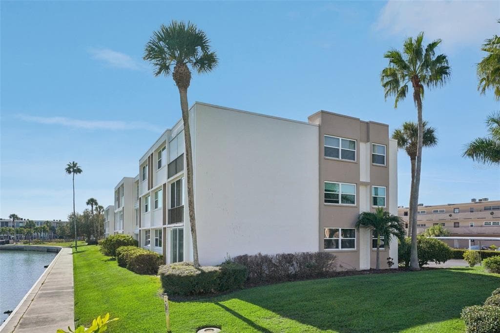 7425 BAY ISLAND DRIVE S UNIT 203 SOUTH PASADENA, FL 33707
