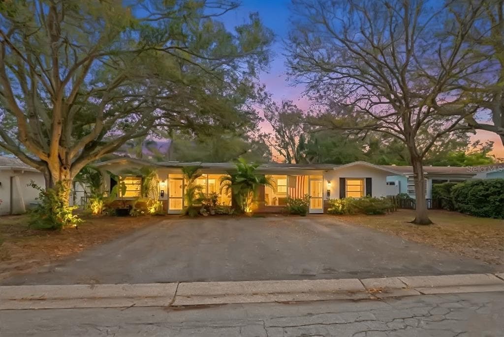 747 HERITAGE LANE LARGO, FL 33770