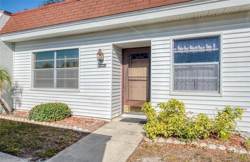 13811 MISSION OAKS BOULEVARD UNIT E SEMINOLE, FL 33776