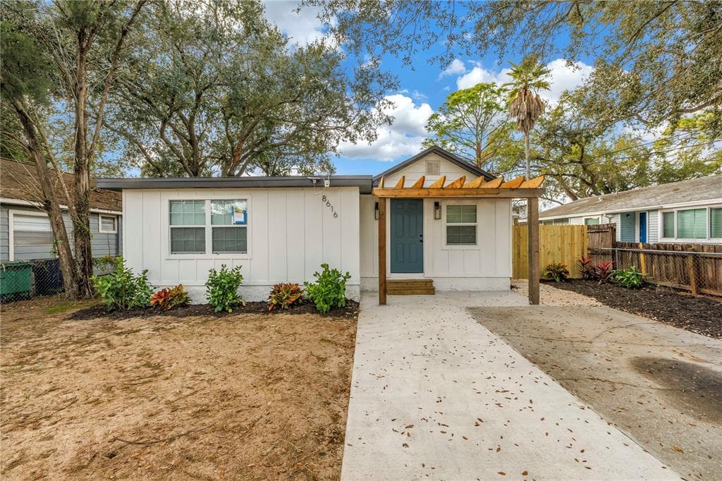 8616 N ORANGEVIEW AVENUE TAMPA, FL 33617