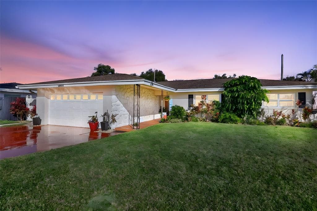 13931 DOMINICA DRIVE SEMINOLE, FL 33776