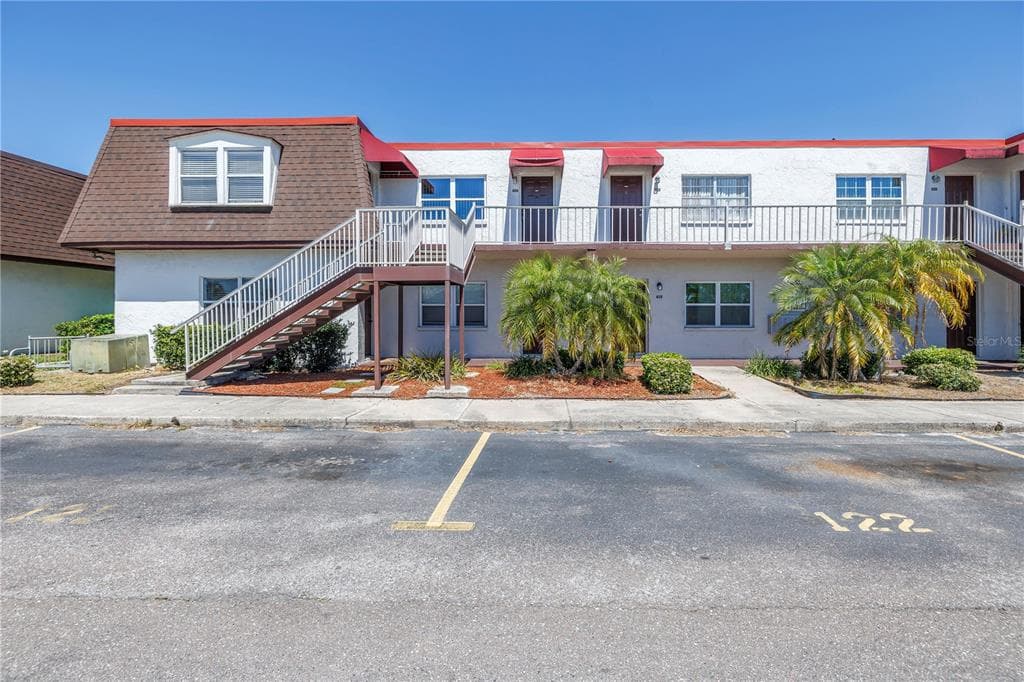9105 W HILLSBOROUGH AVENUE UNIT I102 TAMPA, FL 33615