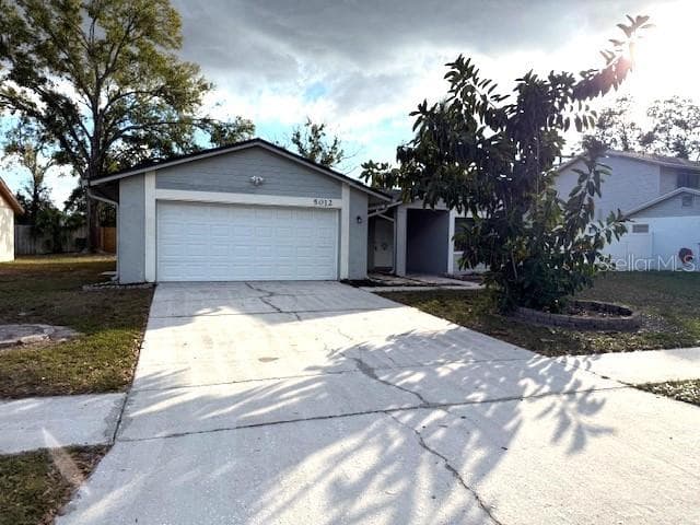 5012 COUNTRY HILLS DRIVE TAMPA, FL 33624