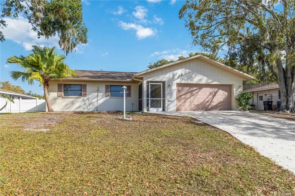 8427 BRANDEIS CIRCLE E SARASOTA, FL 34243