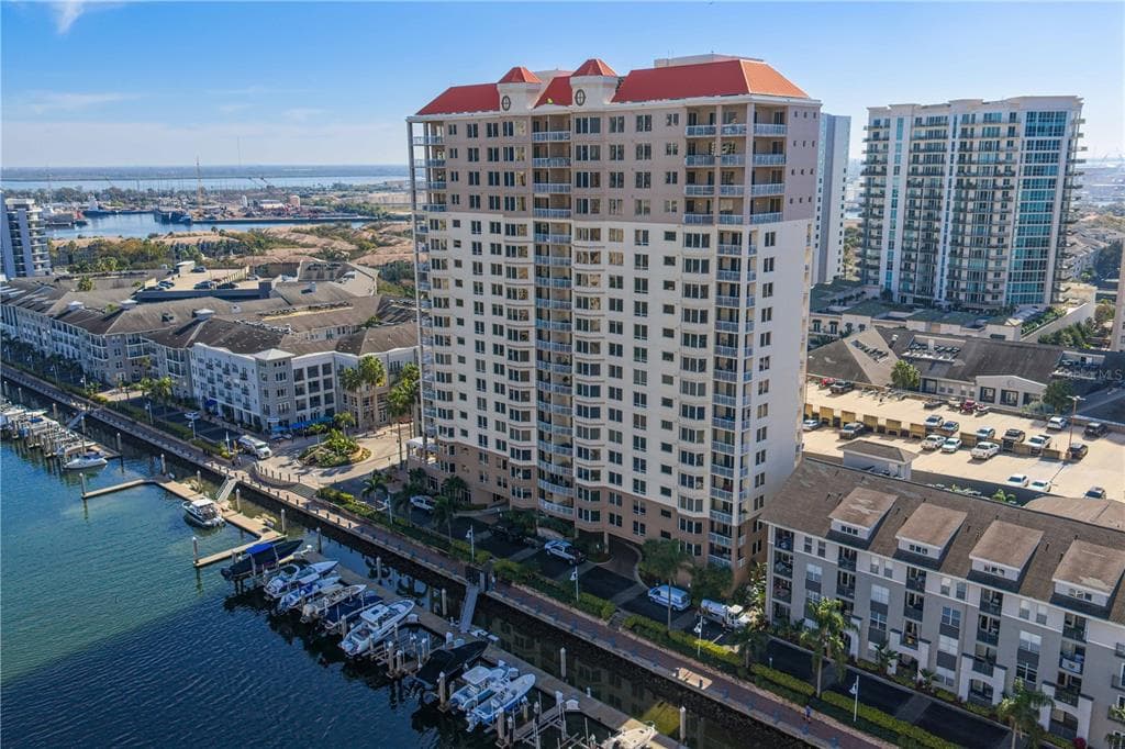 371 CHANNELSIDE WALK WAY UNIT 703 TAMPA, FL 33602