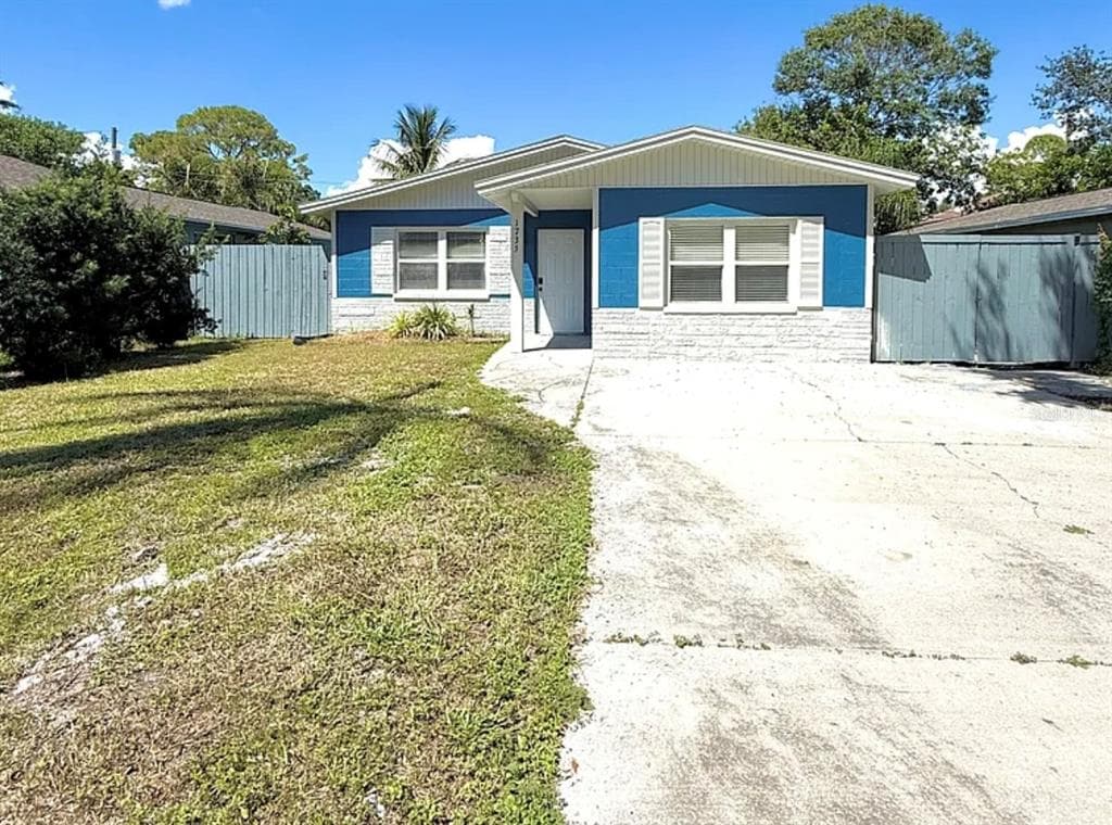 1735 MICHIGAN AVENUE NE ST PETERSBURG, FL 33703