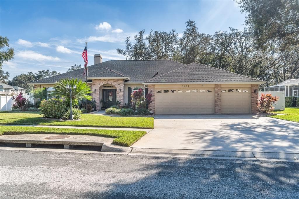 2807 COMMONWEALTH AVENUE VALRICO, FL 33594