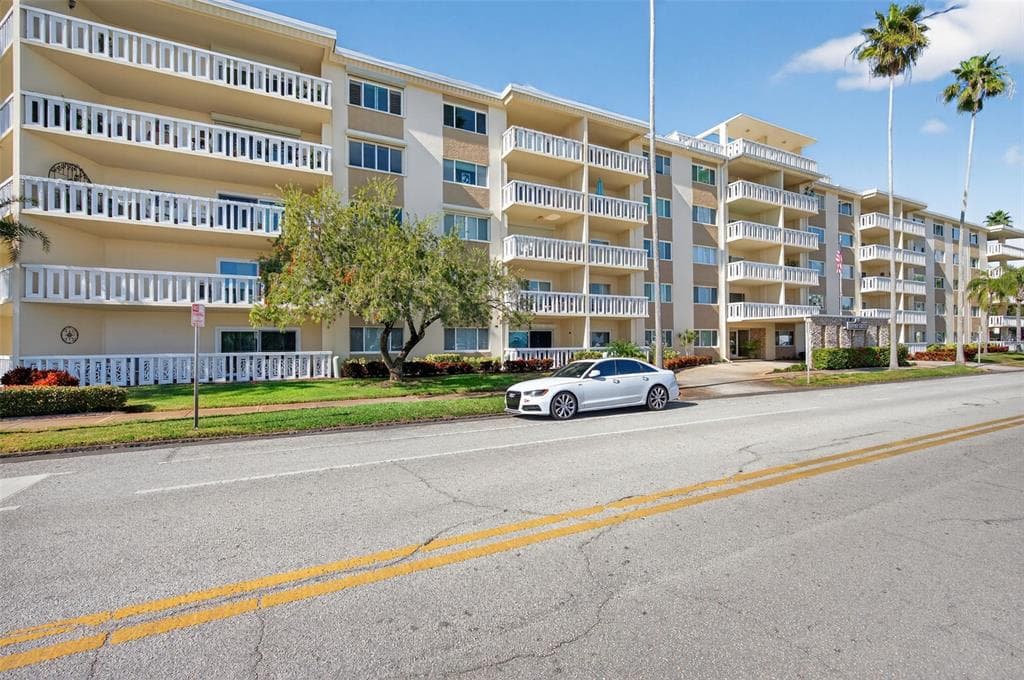 1200 N SHORE DRIVE NE UNIT 201 furnished ST PETERSBURG, FL 33701