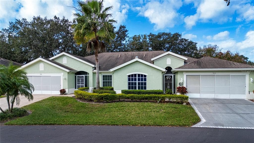902 STAFFORDSHIRE LANE UNIT 6 SUN CITY CENTER, FL 33573